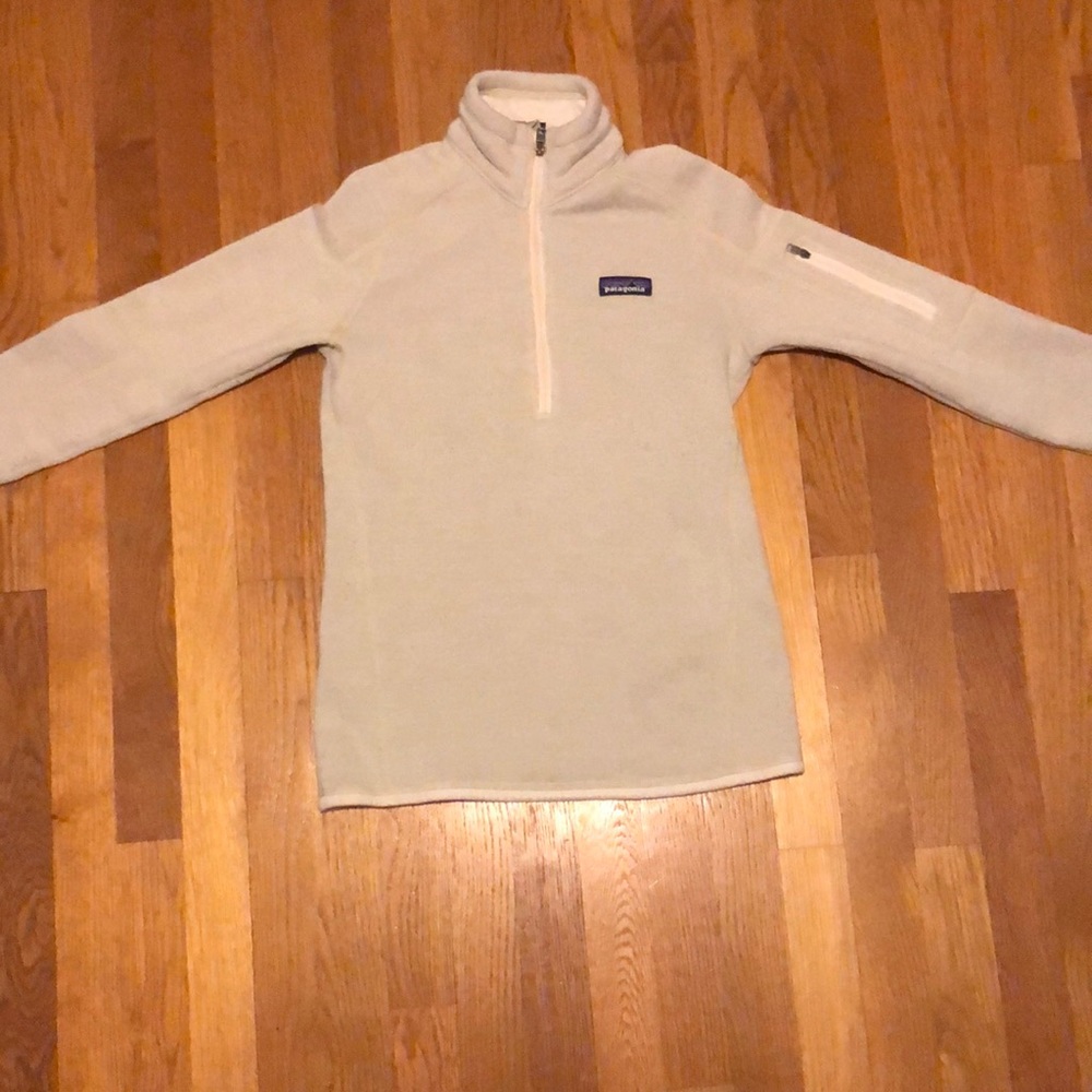 Creme Patagonia sweater